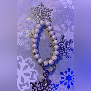 white marble gold wristlet holds you’re keys, handsantizer, anything!